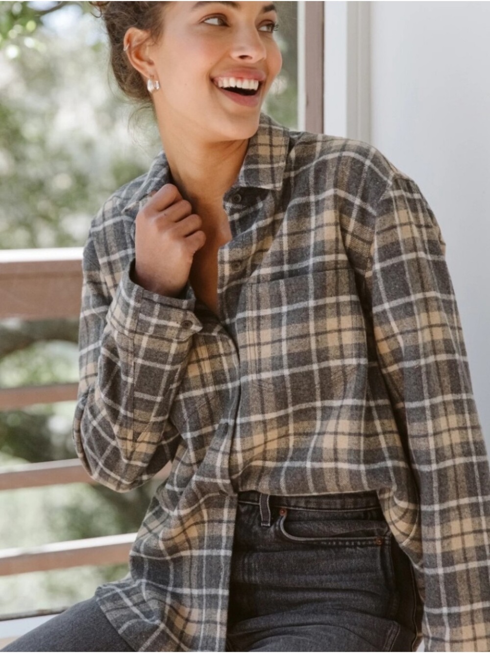 Jenni Kayne O’Keeffe Plaid Button-Front Shacket in Gray and Tan Flannel